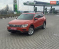 Оранжевый Фольксваген Тигуан, объемом двигателя 2 л и пробегом 143 тыс. км за 16700 $, фото 1 на Automoto.ua