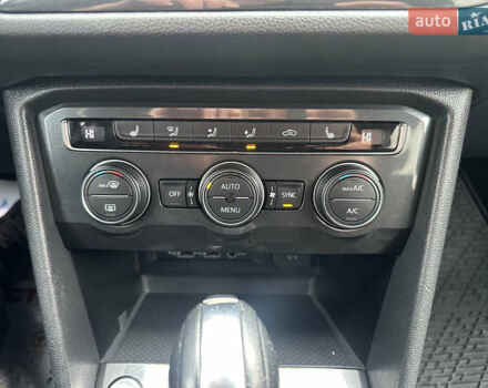 Оранжевый Фольксваген Тигуан, объемом двигателя 2 л и пробегом 143 тыс. км за 16700 $, фото 18 на Automoto.ua