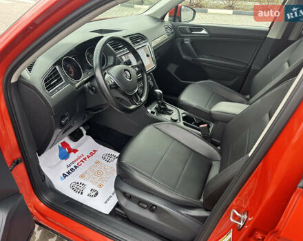 Оранжевый Фольксваген Тигуан, объемом двигателя 2 л и пробегом 143 тыс. км за 16700 $, фото 13 на Automoto.ua