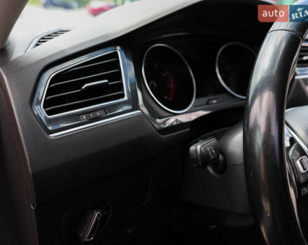 Помаранчевий Фольксваген Тігуан, об'ємом двигуна 2 л та пробігом 146 тис. км за 21000 $, фото 20 на Automoto.ua