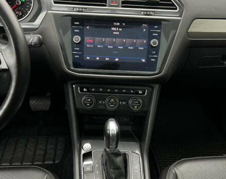 Помаранчевий Фольксваген Тігуан, об'ємом двигуна 1.98 л та пробігом 58 тис. км за 18900 $, фото 33 на Automoto.ua