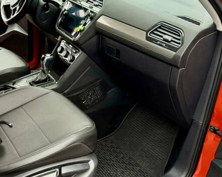 Помаранчевий Фольксваген Тігуан, об'ємом двигуна 1.98 л та пробігом 176 тис. км за 16690 $, фото 15 на Automoto.ua