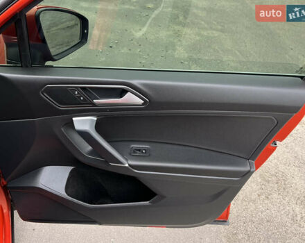 Помаранчевий Фольксваген Тігуан, об'ємом двигуна 1.98 л та пробігом 58 тис. км за 18900 $, фото 23 на Automoto.ua