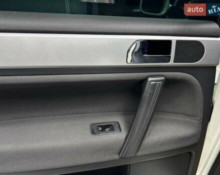 Фольксваген Туарег 2007 у Чернівцях на Automoto.ua Білий Фольксваген Туарег, об'ємом двигуна 2.97 л та пробігом 284 тис. км за 11000 $, фото 18 на Automoto.ua