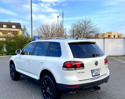 Белый Фольксваген Туарег, объемом двигателя 3 л и пробегом 350 тыс. км за 12000 $, фото 3 на Automoto.ua