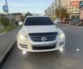 Белый Фольксваген Туарег, объемом двигателя 3 л и пробегом 280 тыс. км за 12000 $, фото 1 на Automoto.ua