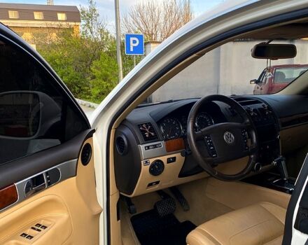 Белый Фольксваген Туарег, объемом двигателя 3 л и пробегом 350 тыс. км за 12000 $, фото 5 на Automoto.ua