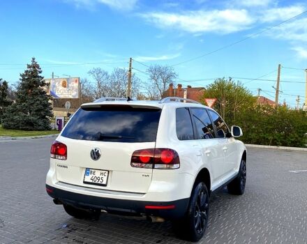 Белый Фольксваген Туарег, объемом двигателя 3 л и пробегом 350 тыс. км за 12000 $, фото 2 на Automoto.ua