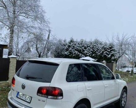 Белый Фольксваген Туарег, объемом двигателя 3 л и пробегом 224 тыс. км за 4500 $, фото 2 на Automoto.ua