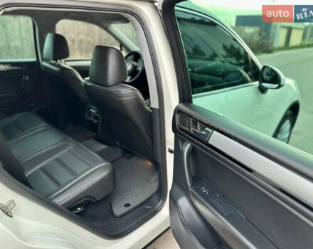 Белый Фольксваген Туарег, объемом двигателя 3 л и пробегом 217 тыс. км за 14650 $, фото 18 на Automoto.ua