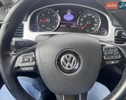 Белый Фольксваген Туарег, объемом двигателя 2.97 л и пробегом 200 тыс. км за 13500 $, фото 17 на Automoto.ua