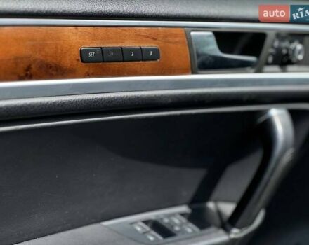 Білий Фольксваген Туарег, об'ємом двигуна 2.97 л та пробігом 257 тис. км за 15490 $, фото 18 на Automoto.ua
