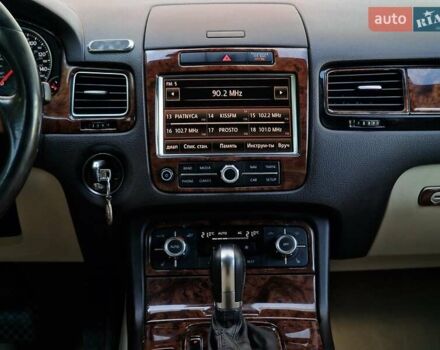 Белый Фольксваген Туарег, объемом двигателя 2.97 л и пробегом 264 тыс. км за 17490 $, фото 54 на Automoto.ua