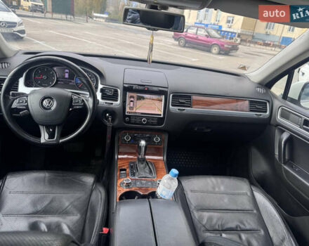 Белый Фольксваген Туарег, объемом двигателя 2.97 л и пробегом 200 тыс. км за 13500 $, фото 12 на Automoto.ua