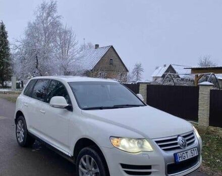 Белый Фольксваген Туарег, объемом двигателя 3 л и пробегом 224 тыс. км за 4500 $, фото 1 на Automoto.ua