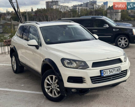Белый Фольксваген Туарег, объемом двигателя 2.97 л и пробегом 200 тыс. км за 13500 $, фото 2 на Automoto.ua