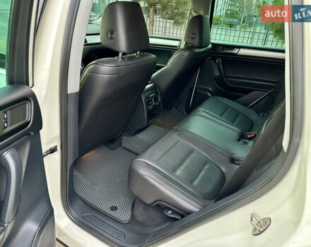 Белый Фольксваген Туарег, объемом двигателя 3 л и пробегом 217 тыс. км за 14650 $, фото 16 на Automoto.ua