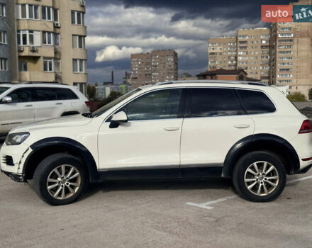Белый Фольксваген Туарег, объемом двигателя 2.97 л и пробегом 200 тыс. км за 13500 $, фото 4 на Automoto.ua