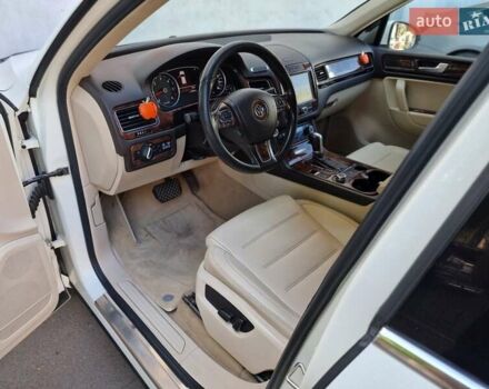 Белый Фольксваген Туарег, объемом двигателя 2.97 л и пробегом 264 тыс. км за 17490 $, фото 40 на Automoto.ua