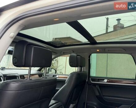 Белый Фольксваген Туарег, объемом двигателя 2.97 л и пробегом 265 тыс. км за 18000 $, фото 9 на Automoto.ua