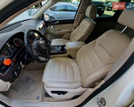 Белый Фольксваген Туарег, объемом двигателя 2.97 л и пробегом 264 тыс. км за 17490 $, фото 42 на Automoto.ua