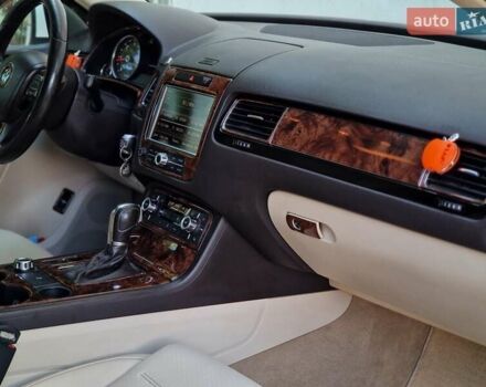 Белый Фольксваген Туарег, объемом двигателя 2.97 л и пробегом 264 тыс. км за 17490 $, фото 51 на Automoto.ua