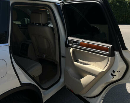 Белый Фольксваген Туарег, объемом двигателя 3.6 л и пробегом 133 тыс. км за 14000 $, фото 12 на Automoto.ua