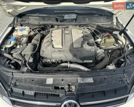 Белый Фольксваген Туарег, объемом двигателя 2.97 л и пробегом 260 тыс. км за 19200 $, фото 41 на Automoto.ua