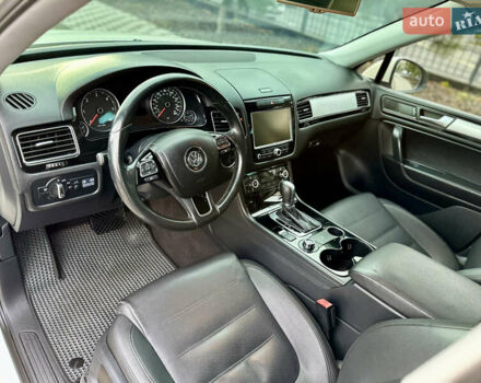 Белый Фольксваген Туарег, объемом двигателя 3 л и пробегом 217 тыс. км за 14650 $, фото 15 на Automoto.ua