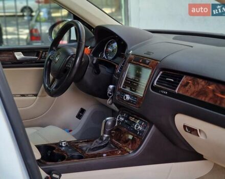 Белый Фольксваген Туарег, объемом двигателя 2.97 л и пробегом 264 тыс. км за 17490 $, фото 50 на Automoto.ua