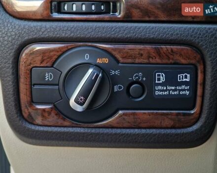 Белый Фольксваген Туарег, объемом двигателя 2.97 л и пробегом 264 тыс. км за 17490 $, фото 58 на Automoto.ua