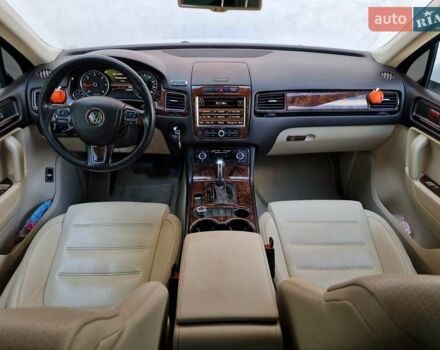 Белый Фольксваген Туарег, объемом двигателя 2.97 л и пробегом 264 тыс. км за 17490 $, фото 52 на Automoto.ua