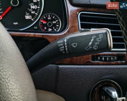Белый Фольксваген Туарег, объемом двигателя 2.97 л и пробегом 264 тыс. км за 17490 $, фото 62 на Automoto.ua