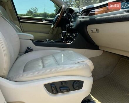 Белый Фольксваген Туарег, объемом двигателя 3.6 л и пробегом 133 тыс. км за 14000 $, фото 5 на Automoto.ua