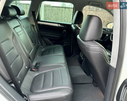 Белый Фольксваген Туарег, объемом двигателя 3 л и пробегом 217 тыс. км за 14650 $, фото 19 на Automoto.ua