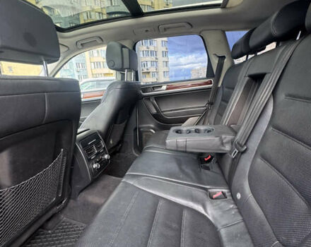 Белый Фольксваген Туарег, объемом двигателя 2.97 л и пробегом 200 тыс. км за 13500 $, фото 11 на Automoto.ua