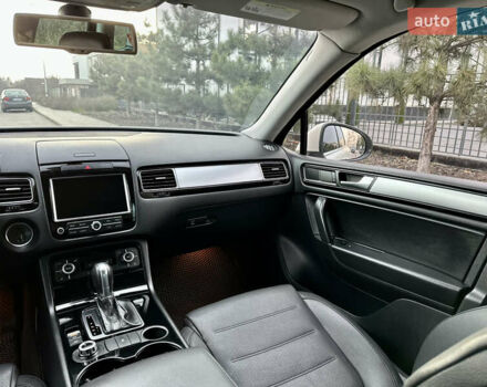 Белый Фольксваген Туарег, объемом двигателя 3 л и пробегом 217 тыс. км за 14650 $, фото 23 на Automoto.ua