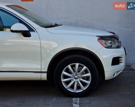 Белый Фольксваген Туарег, объемом двигателя 2.97 л и пробегом 264 тыс. км за 17490 $, фото 21 на Automoto.ua