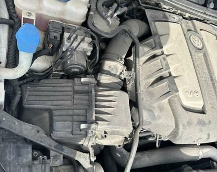 Белый Фольксваген Туарег, объемом двигателя 2.97 л и пробегом 260 тыс. км за 19200 $, фото 43 на Automoto.ua