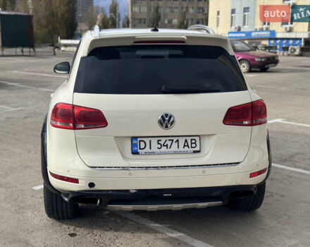 Белый Фольксваген Туарег, объемом двигателя 2.97 л и пробегом 200 тыс. км за 13500 $, фото 6 на Automoto.ua