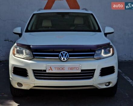 Белый Фольксваген Туарег, объемом двигателя 2.97 л и пробегом 264 тыс. км за 17490 $, фото 2 на Automoto.ua