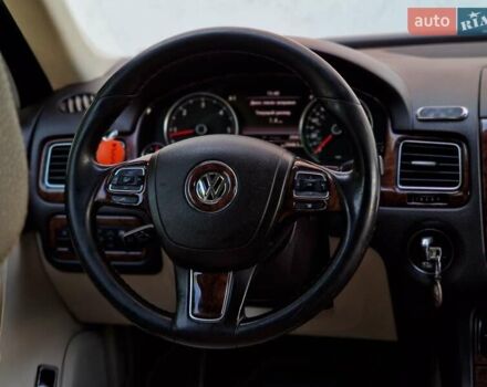 Белый Фольксваген Туарег, объемом двигателя 2.97 л и пробегом 264 тыс. км за 17490 $, фото 53 на Automoto.ua