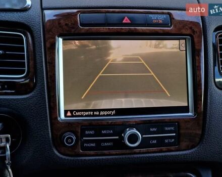 Белый Фольксваген Туарег, объемом двигателя 2.97 л и пробегом 264 тыс. км за 17490 $, фото 60 на Automoto.ua