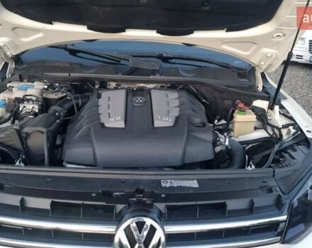 Белый Фольксваген Туарег, объемом двигателя 2.97 л и пробегом 332 тыс. км за 16500 $, фото 17 на Automoto.ua