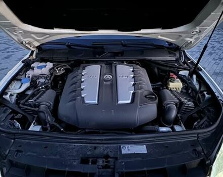 Білий Фольксваген Туарег, об'ємом двигуна 4.13 л та пробігом 195 тис. км за 26500 $, фото 30 на Automoto.ua