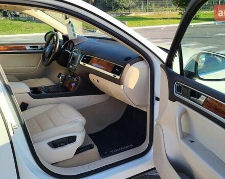 Белый Фольксваген Туарег, объемом двигателя 2.97 л и пробегом 320 тыс. км за 15400 $, фото 25 на Automoto.ua