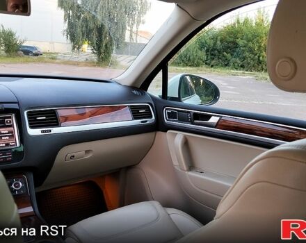 Білий Фольксваген Туарег, об'ємом двигуна 3 л та пробігом 320 тис. км за 15400 $, фото 3 на Automoto.ua