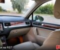 Білий Фольксваген Туарег, об'ємом двигуна 3 л та пробігом 320 тис. км за 15400 $, фото 3 на Automoto.ua