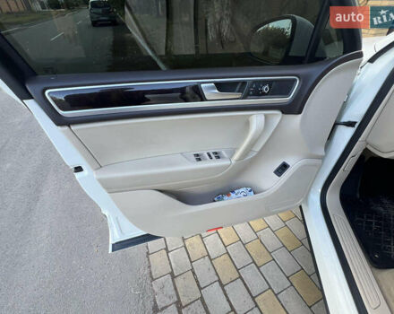 Белый Фольксваген Туарег, объемом двигателя 3.6 л и пробегом 181 тыс. км за 17770 $, фото 25 на Automoto.ua