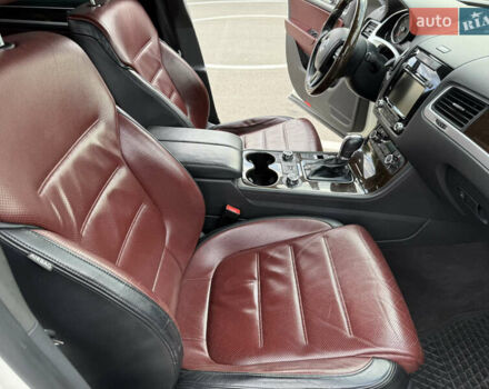 Белый Фольксваген Туарег, объемом двигателя 2.97 л и пробегом 267 тыс. км за 19900 $, фото 39 на Automoto.ua